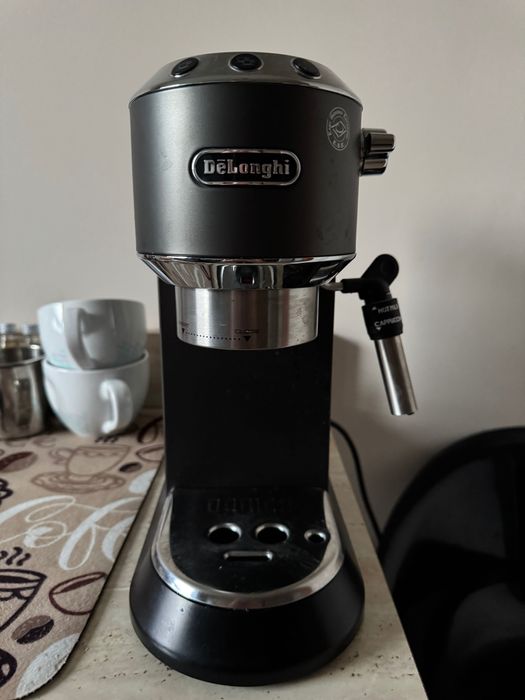 Ekspres kolbowy DeLonghi + młynek DeLonghi