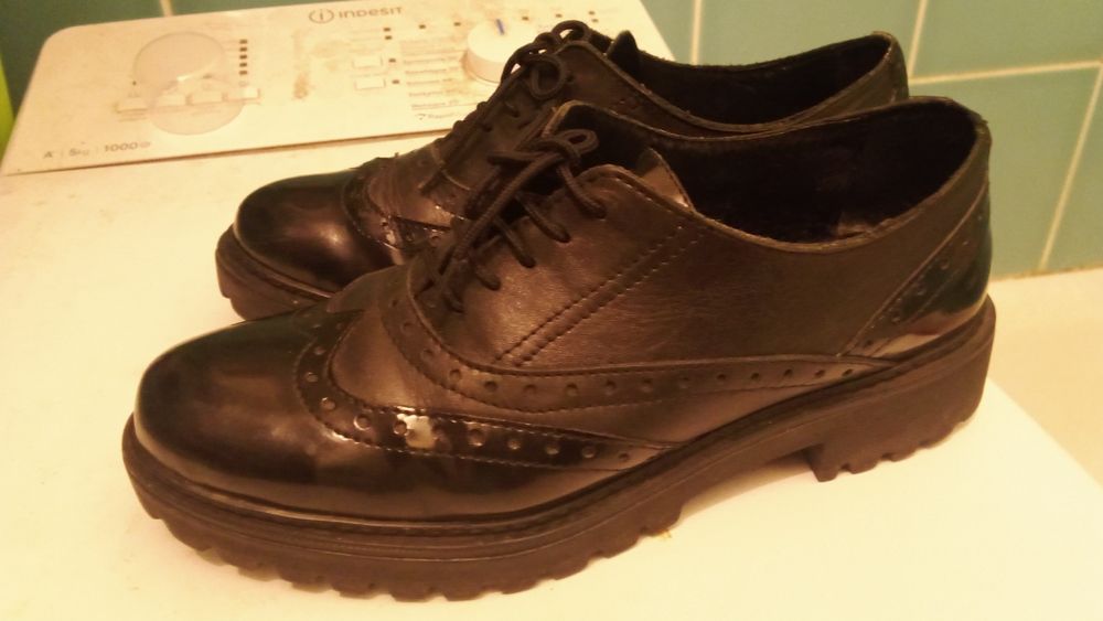 Eleganckie Lasocki czarne buty damskie