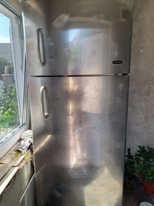 Продається холодильник Ariston