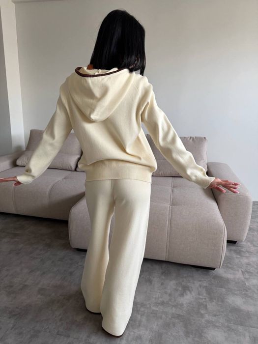 Вязаний костюм Lora Piano