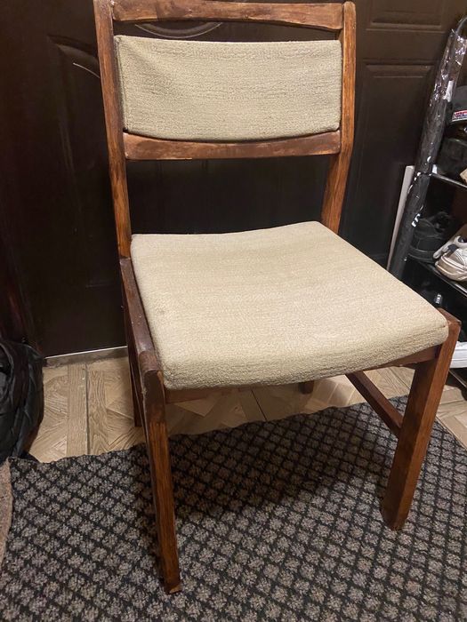 Cтілець дерев‘яний гарний добротний