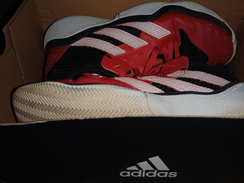 Кросівки Adidas червоного кольору