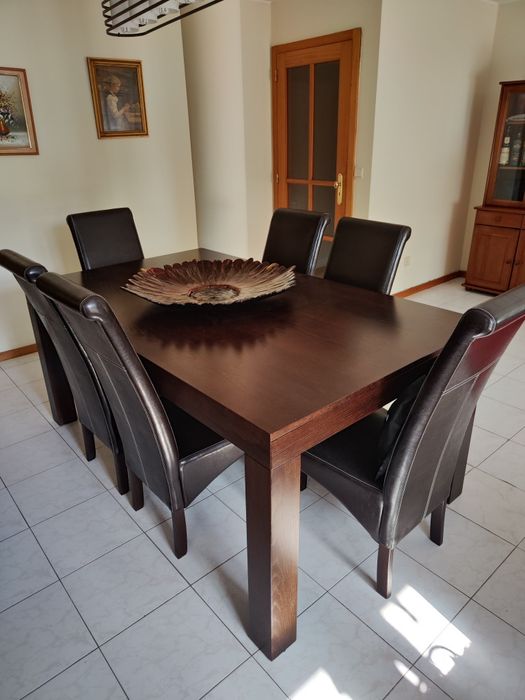 Conjunto Mesa de Jantar + 6 cadeiras + Aparador