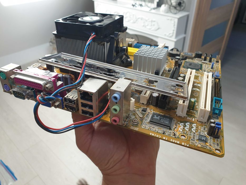 Płyta główna ASUS M2V-TVM Socket AM2 DDR2 PCIE PCI blaszka i chłodze..