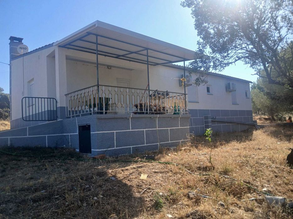 Alugo quartos para ferias em zona calma