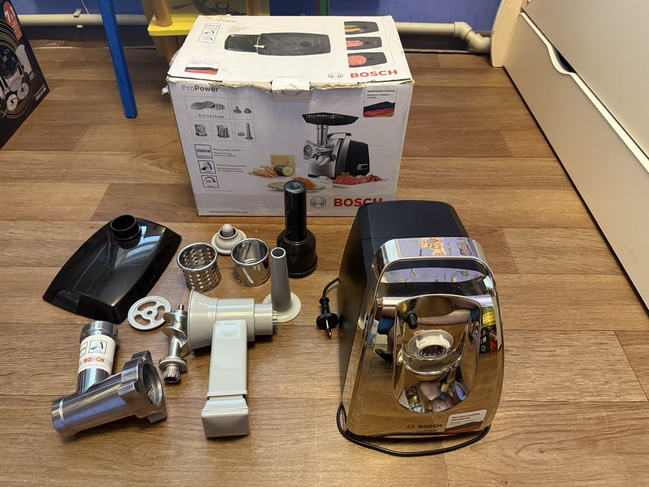 Кухонный комбайн Bosch MFW67440