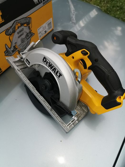 Piła dewalt dcs391