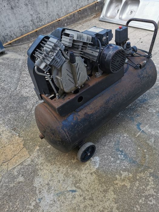 Compressor de 100 litros mais mangueira e acessórios