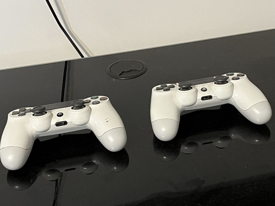 Ps4 slim 500gb, 2 pady, gra, okablowanie