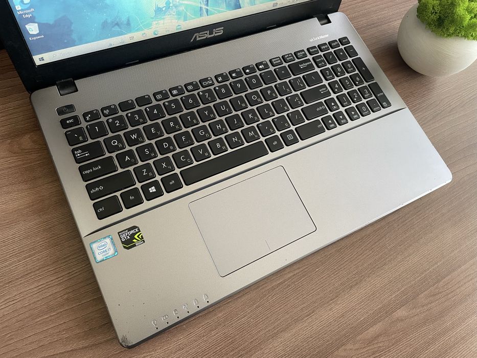 Игровой ноутбук Asus/i7-6700HQ/8 GB/ 480SSD/GeForce GTX 950 4 GB