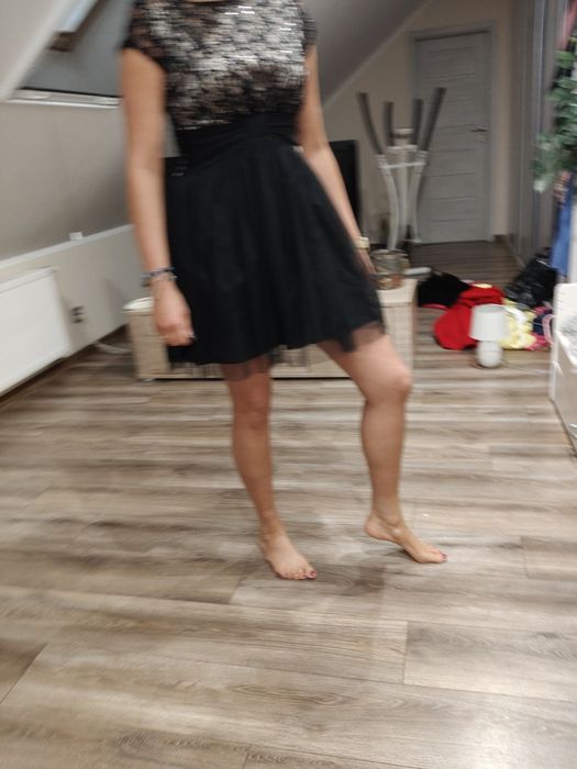 Krótka czarna sukienka