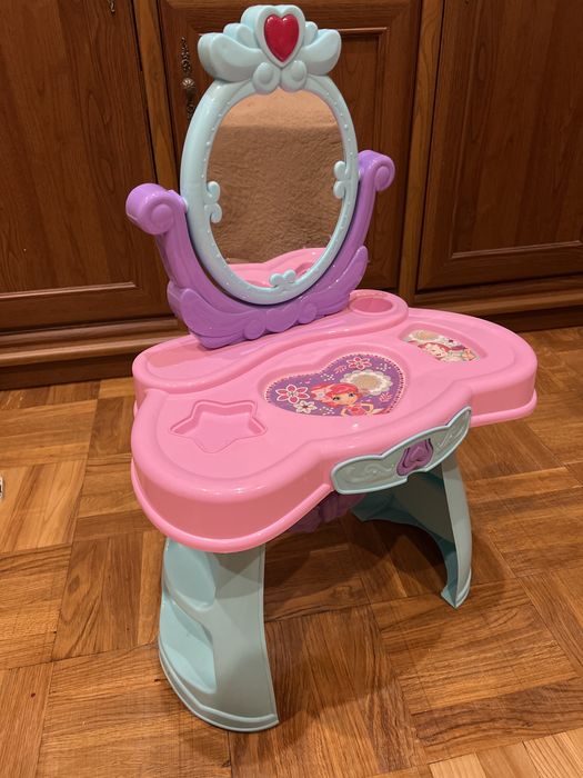 Дитячий столик / салон краси / перукарня