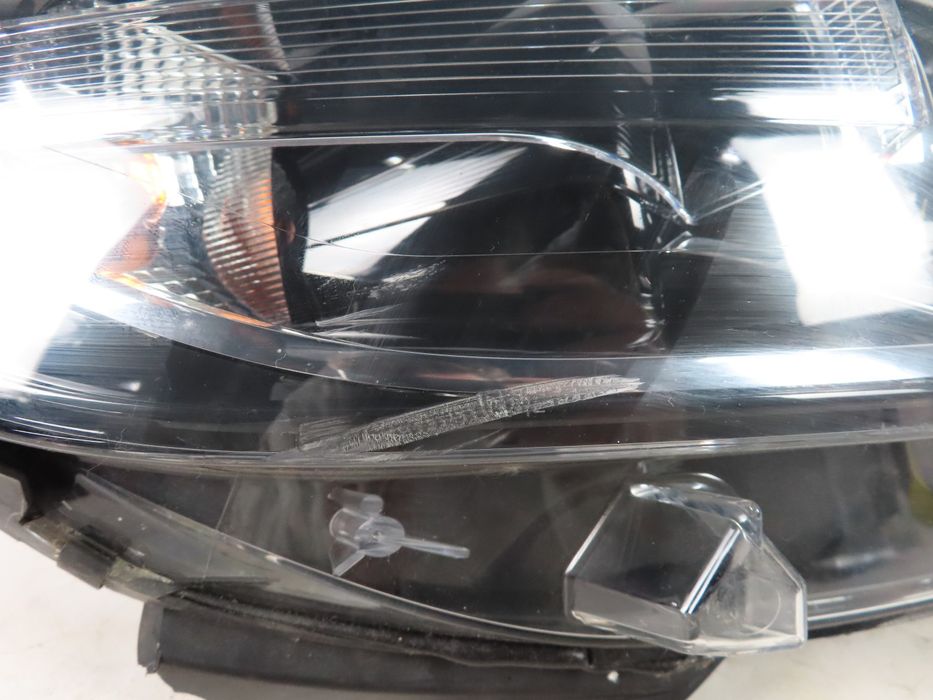 Farol Normal Renault Captur Ref: 260102734R