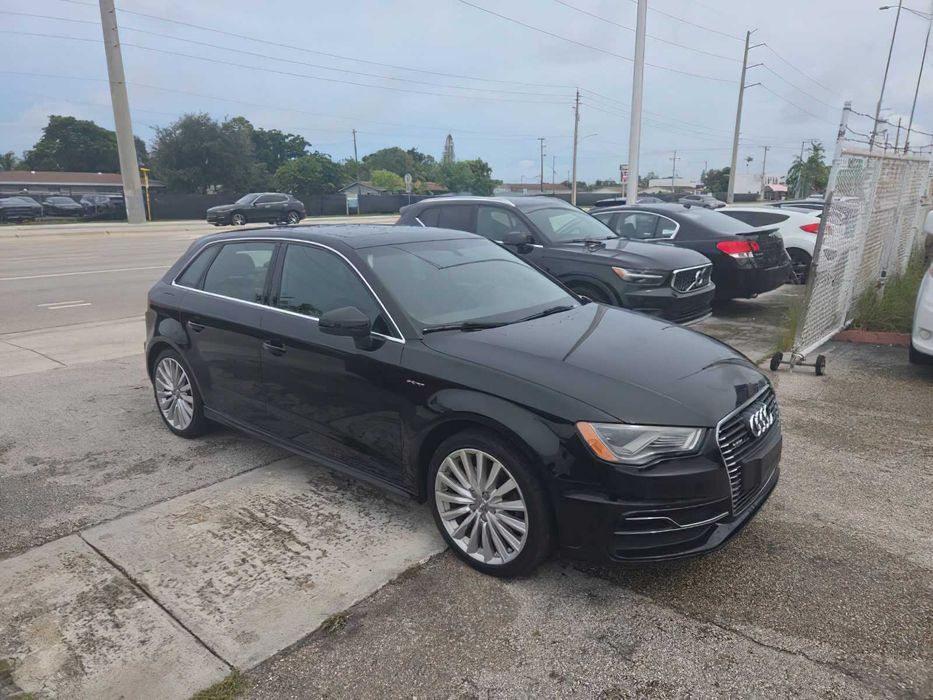 Audi A3 Sportback e-tron Premium      2016