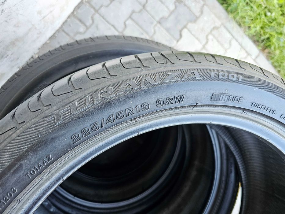 Lato Bridgestone 225/45 R19 5mm