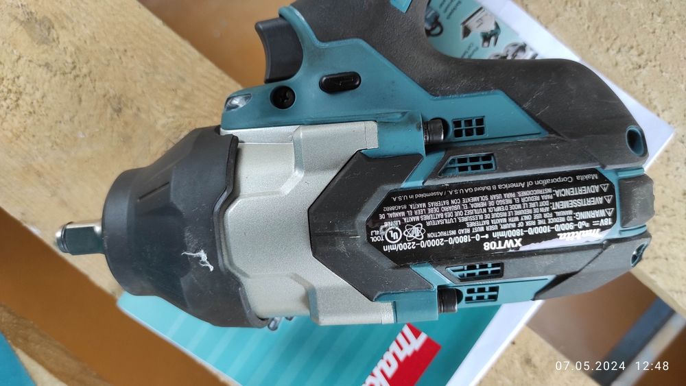 Продам акумуляторний гайковерт Makita XWT08