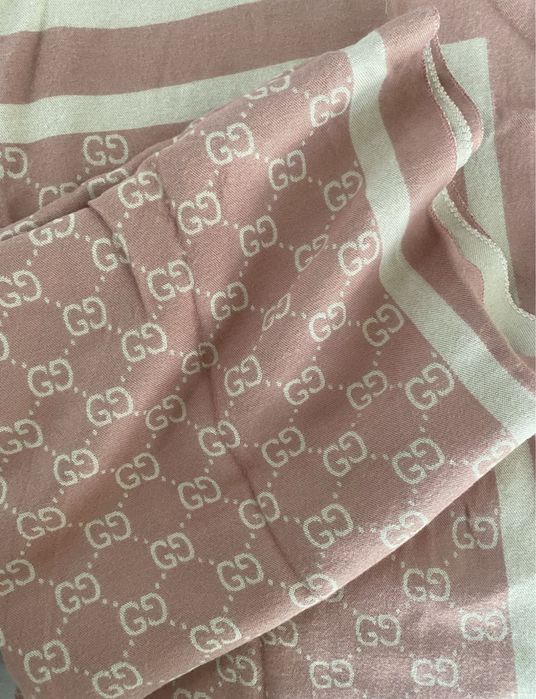 GUCCI – elegancki szal pudrowy róż & beż