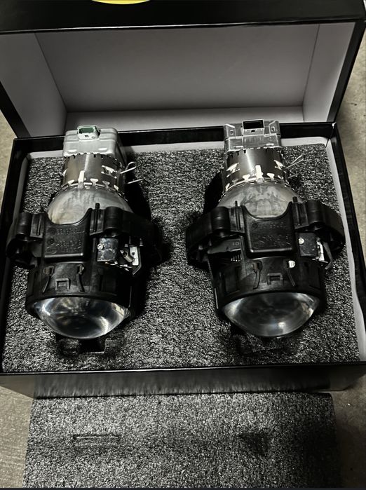 Біксенонові лінзи Hella Intemo 4 з лампами