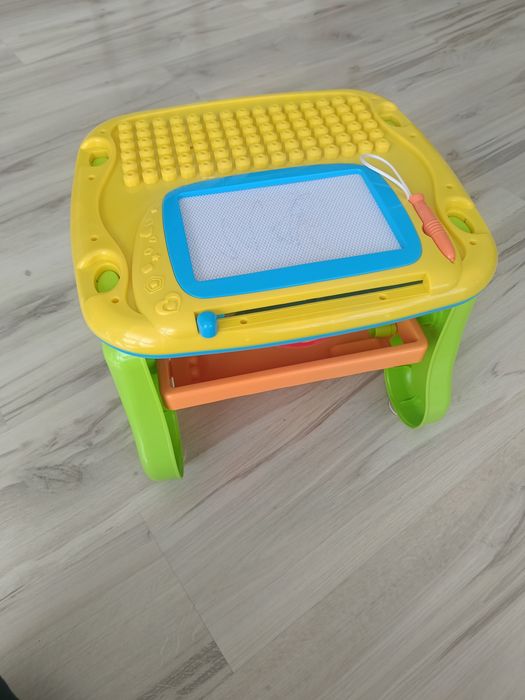 Stolik edukacyjny smiki