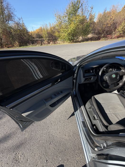 продаж авто Škoda SuperB