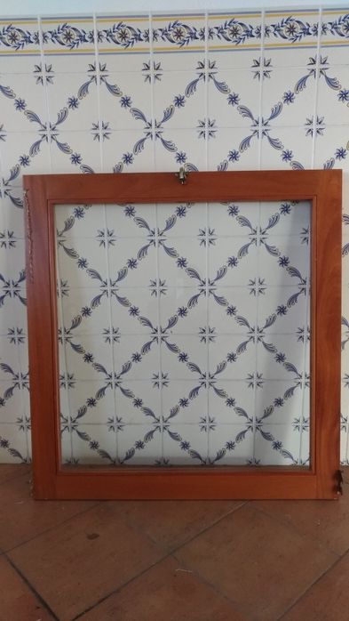 Janela basculante de madeira afizelia