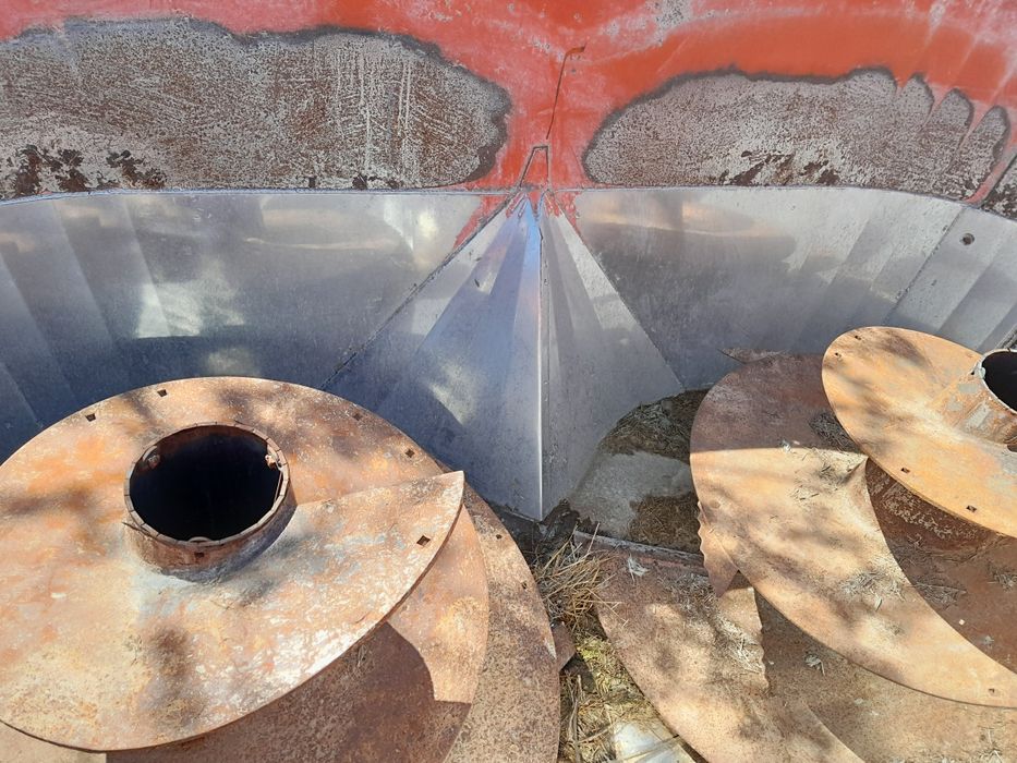 Paszowóz  samojezdny  KUHN  SPW 14 COMPACT