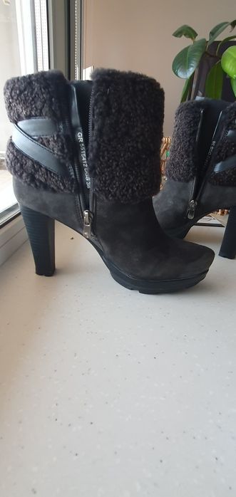 Итальянские  ботильены на натуральном меху ,, CARNABY " . Новые .