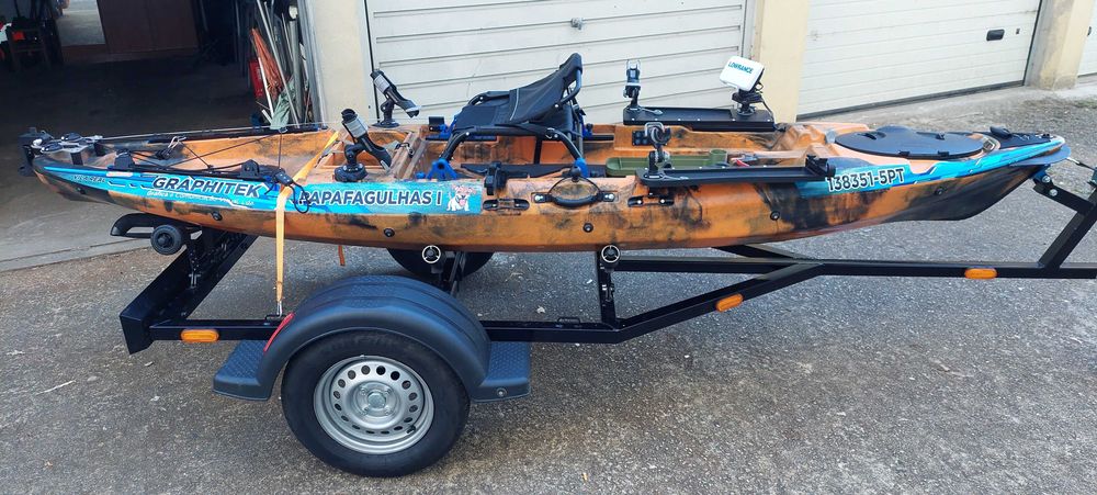Kayak com atrelado