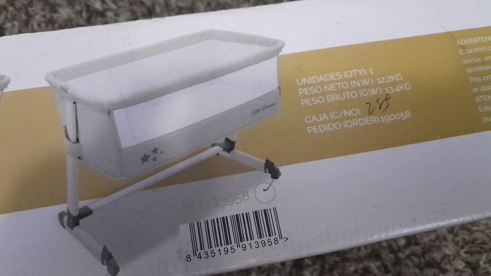 Mini Berço de Encosto "Boop" (em bom estado) next to me