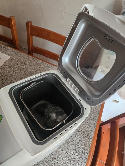 Máquina de fazer pão como nova
