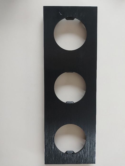 Osprzęt elektryczny gniazda i oprawy