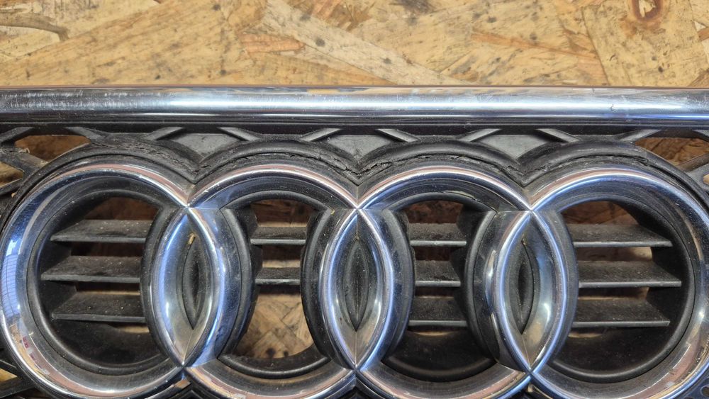 Grelha Capô Original Audi RS4 B5 Favo de Mel Ref. 8D0.853651T Audi A4 B5 8D 1995 a 2001