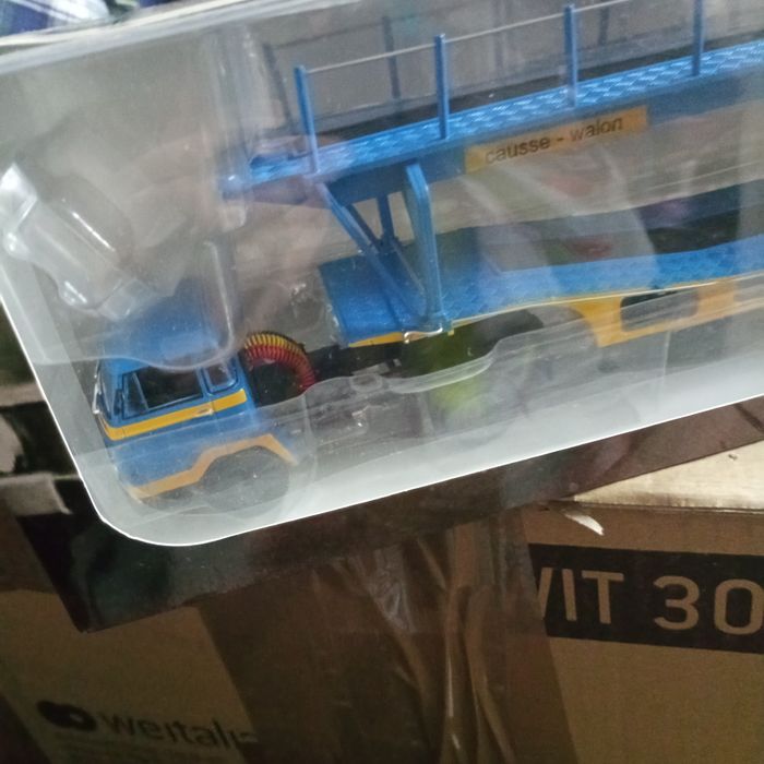 Camião de coleção transporte de carros.