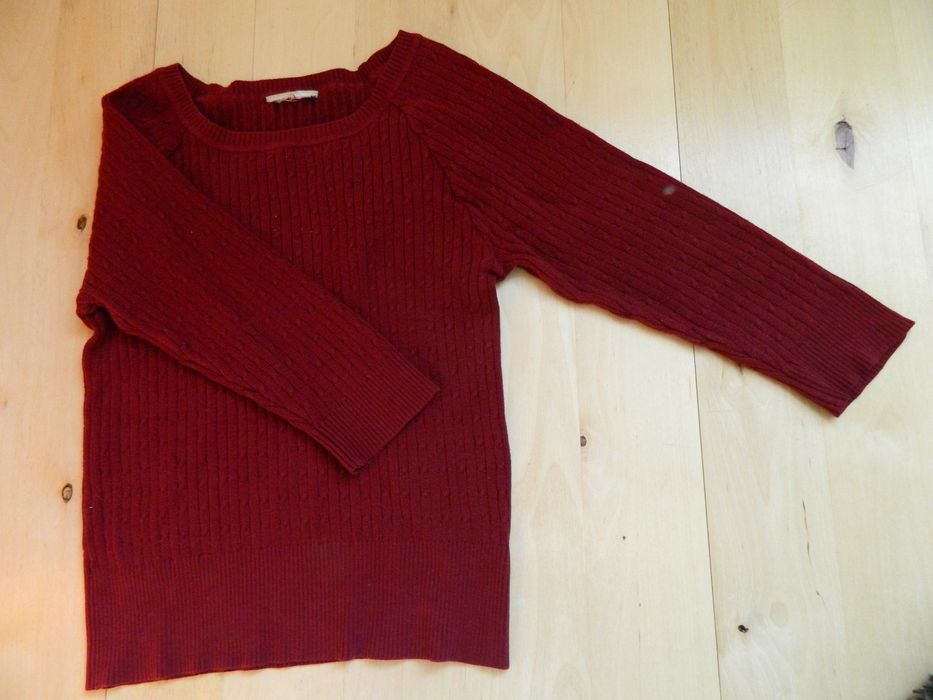 Бордова осіння кофта