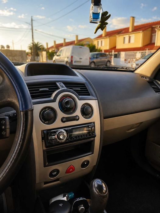 Renault Mégane II 1.5 dCi 2003 | Para Reparar | Interior Excelente