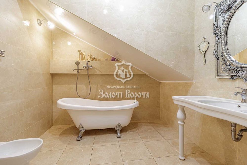 Будинок 2 поверхи, 5,8 сотки. Дизайнерський ремонт. с. Підгірці, озеро