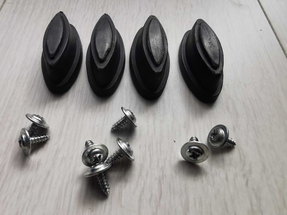 Nóżki bagażowe, stopki do walizki podróżnej, kołki, stojak - 4 sztuki