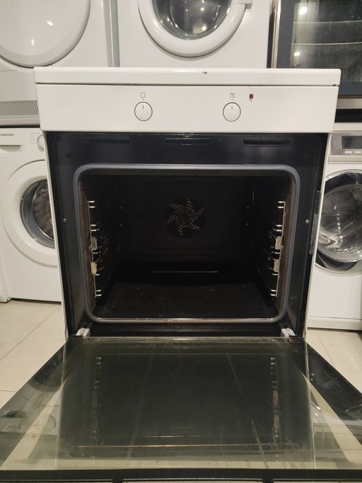 Індукційна піч Electrolux ELI13021HV з Швеції
