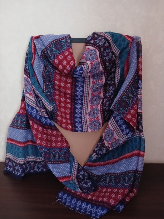 Шарф жіночий, Bershka,квітчасти