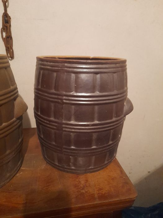 Garnek gliniany stary duży. 2 szt