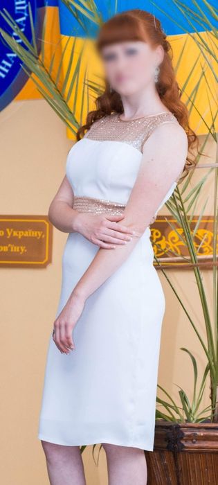 Випускна сукня білого кольору