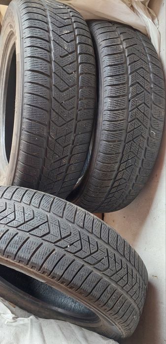 Продам 4 зимові автошини Pirelli Scorpion 215 65 17 в гарному стані