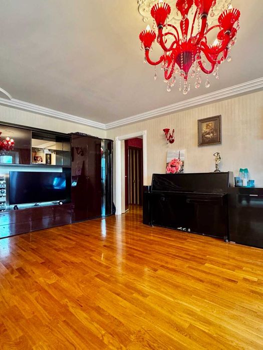 3-кімнатна квартира з ВЕЛИКОЮ кухнею! ! Класна локація! A11