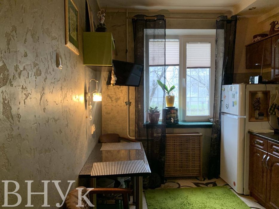 Продам 2-кімнатну квартиру з ремонтом та меблями