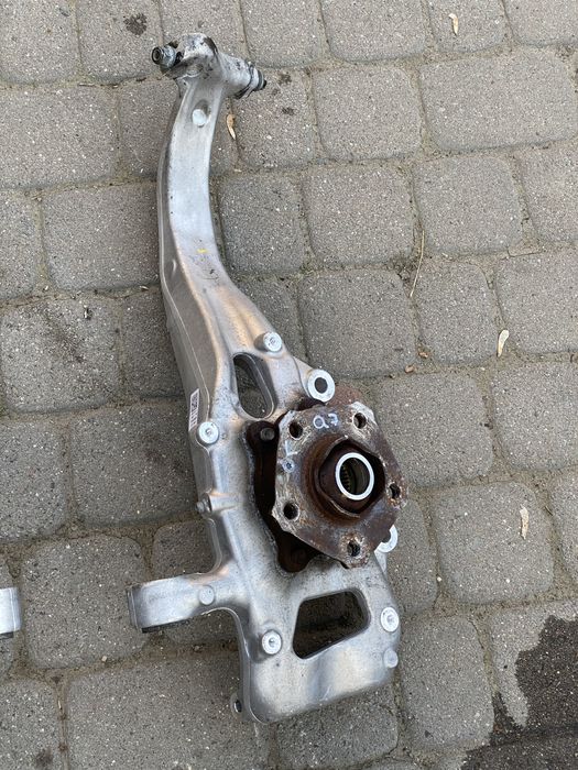 Цапфа ліва поворотний кулак audi q7 4m q8 3.0 передня