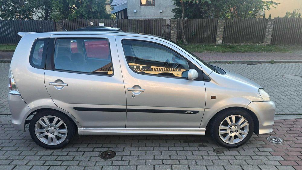 Daihatsu YRV