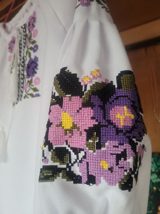 Продам вишиванку 116-128р