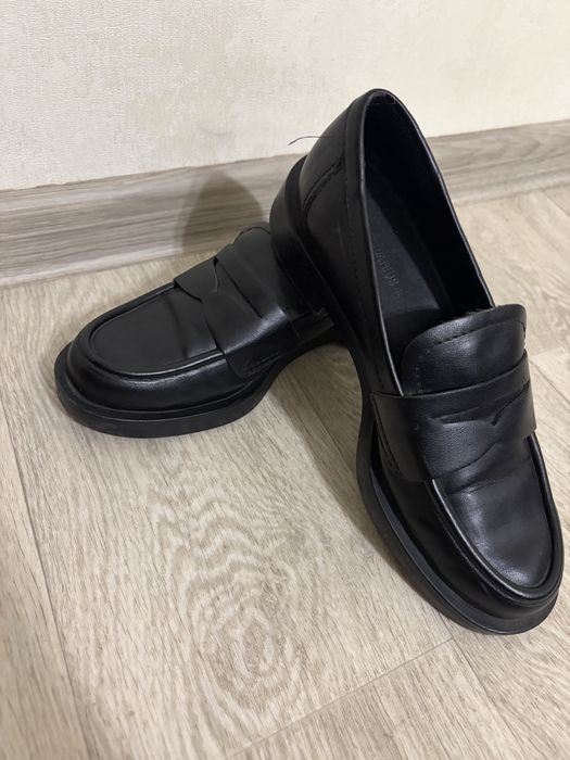 Лофери 37 розмір Stradivarius