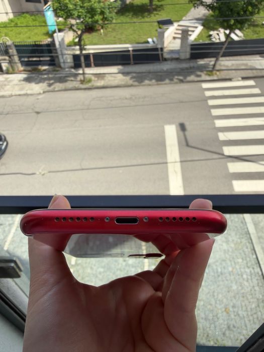 iPhone 11 Red 64GB — bateria 77% — bom estado