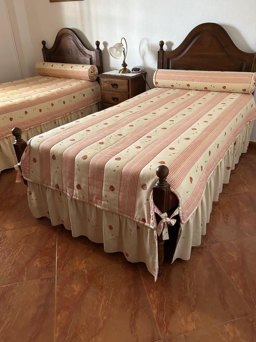 2 camas de solteiro + colchões